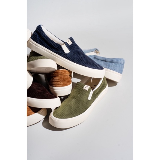 MARQUE.CO Corduroy Slip-On - Olive Green, Sepatu untuk Pria &amp; Wanita