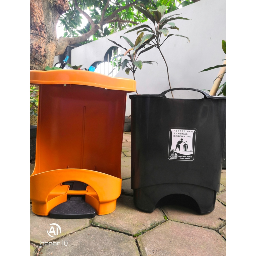 TEMPAT sampah injak YUTAKA 15 LITER pub yutaka shinpo