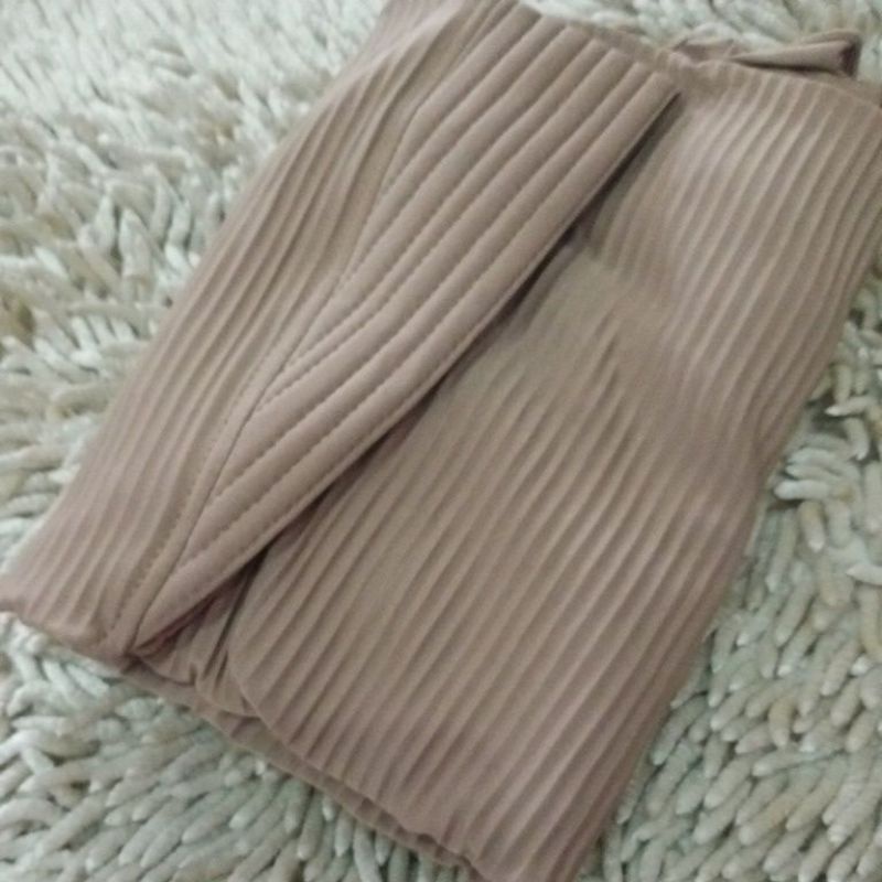 102 Gotic Bergo Prisket ORI FI HIJAB | Hijab Instan Plisket | Kerudung Kekinian | Terbaru Terlaris-Latte