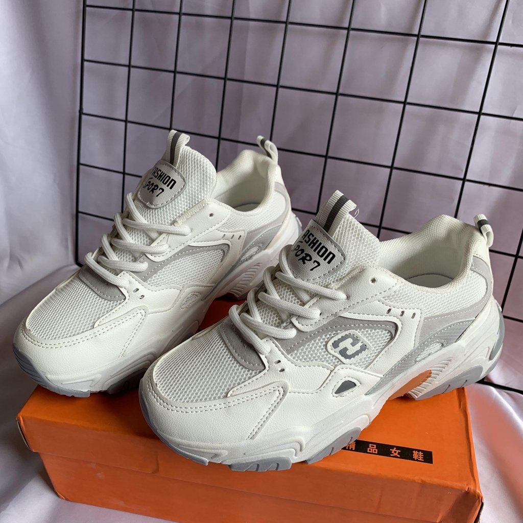 Sepatu Sneakers Fashion Wanita Import shoes Korea tali Dr.kevin perempuan Putih china polos hijabseris Sol Tebal Luas Style Sport Shoes Olahraga Termurah whiteTerbaru Pretty Sneakers Sepatu Sneakers Wanita Sport Shoes Casual ala Korea Import Kualitas Supe