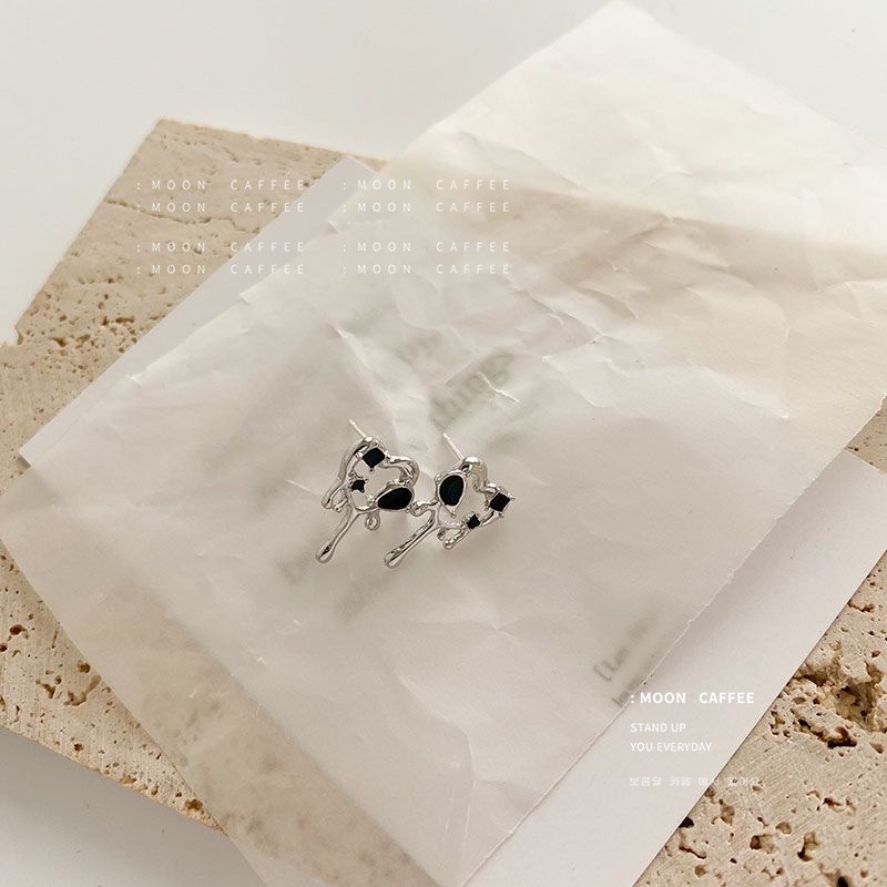 Anting Tusuk Gantung Bahan Sterling Silver 925 Desain Hati Warna Hitam Gaya Retro Untuk Wanita