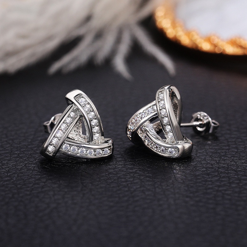 Anting Stud Bentuk Segitiga Aksen Batu Cubic Zirconia Untuk Wanita