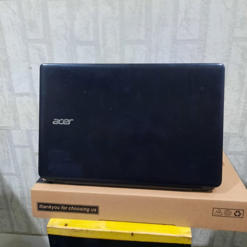 Laptop Acer Aspire E1-572G Cor i7-4500U Ram 4GB/HDD 1TB Vga Amd Radeon R5 M240 Layar 15 inch Keyboard Numlock