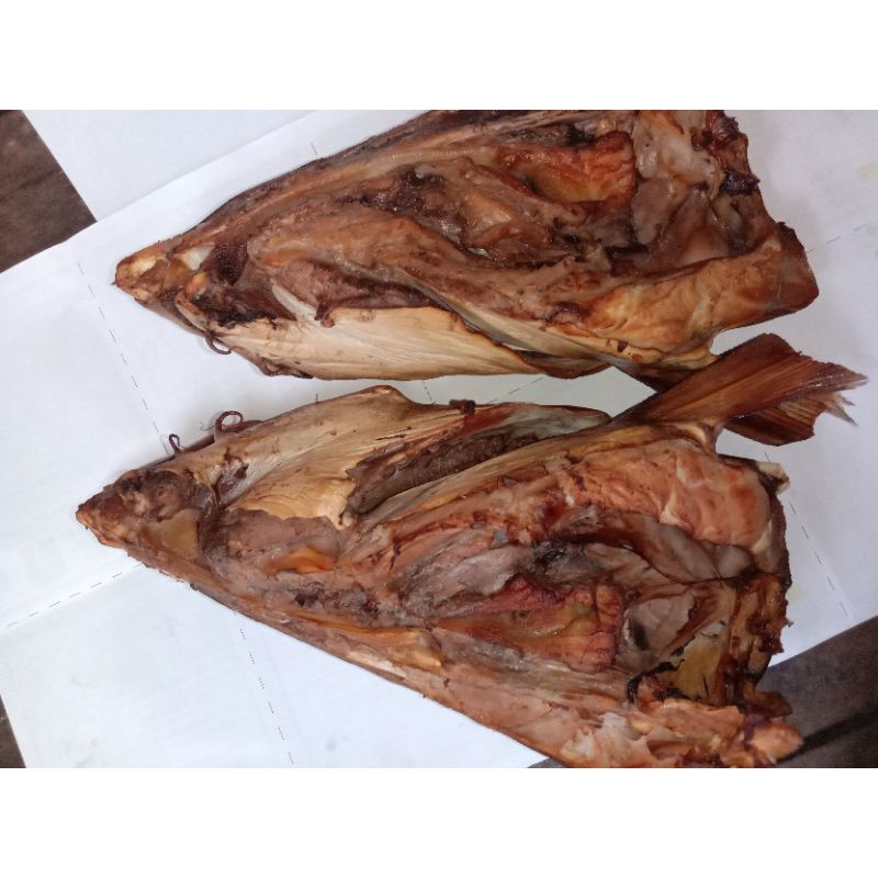 

Kepala Ikan Manyung Asap Satu tangkep (-+500 grm) Khas Pati