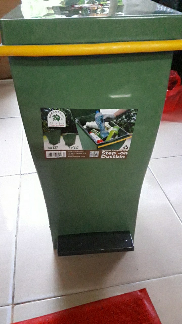 Tempat Sampah Injak Dengan Roda 19 Liter