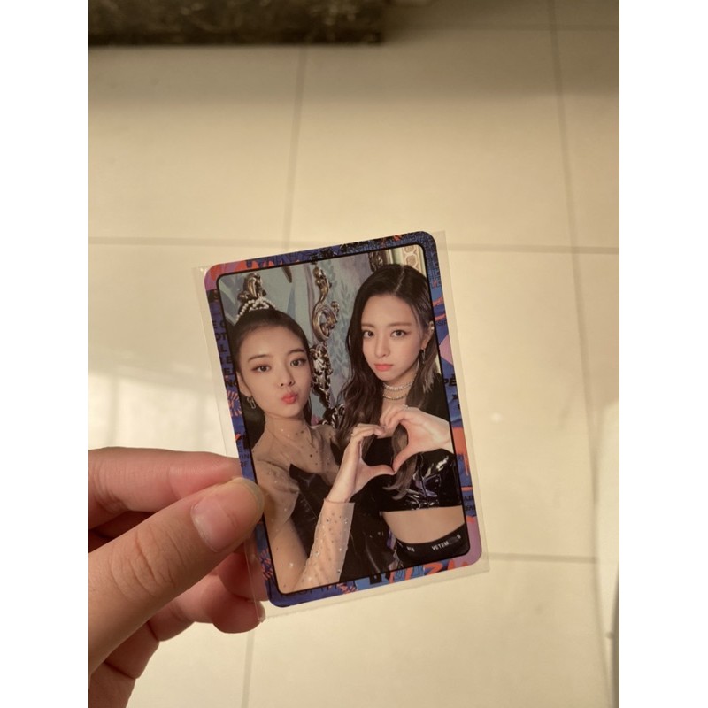 ITZY YUNA AND LIA IT'Z ME PHOTOCARD OFFICIAL