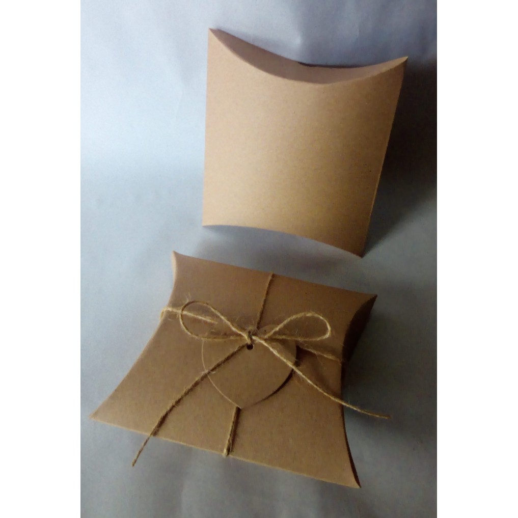

READY STOCK PILLOW BOX/KOTAK KADO KERTAS BROWNKRAFT 300 gr UKURAN 16,5X15X4,3CM