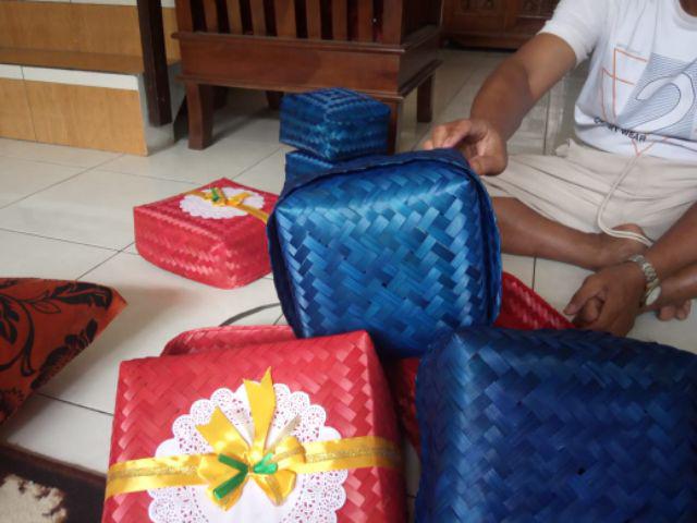 Besek 20 X 20 Cm Warna/natural/blicing