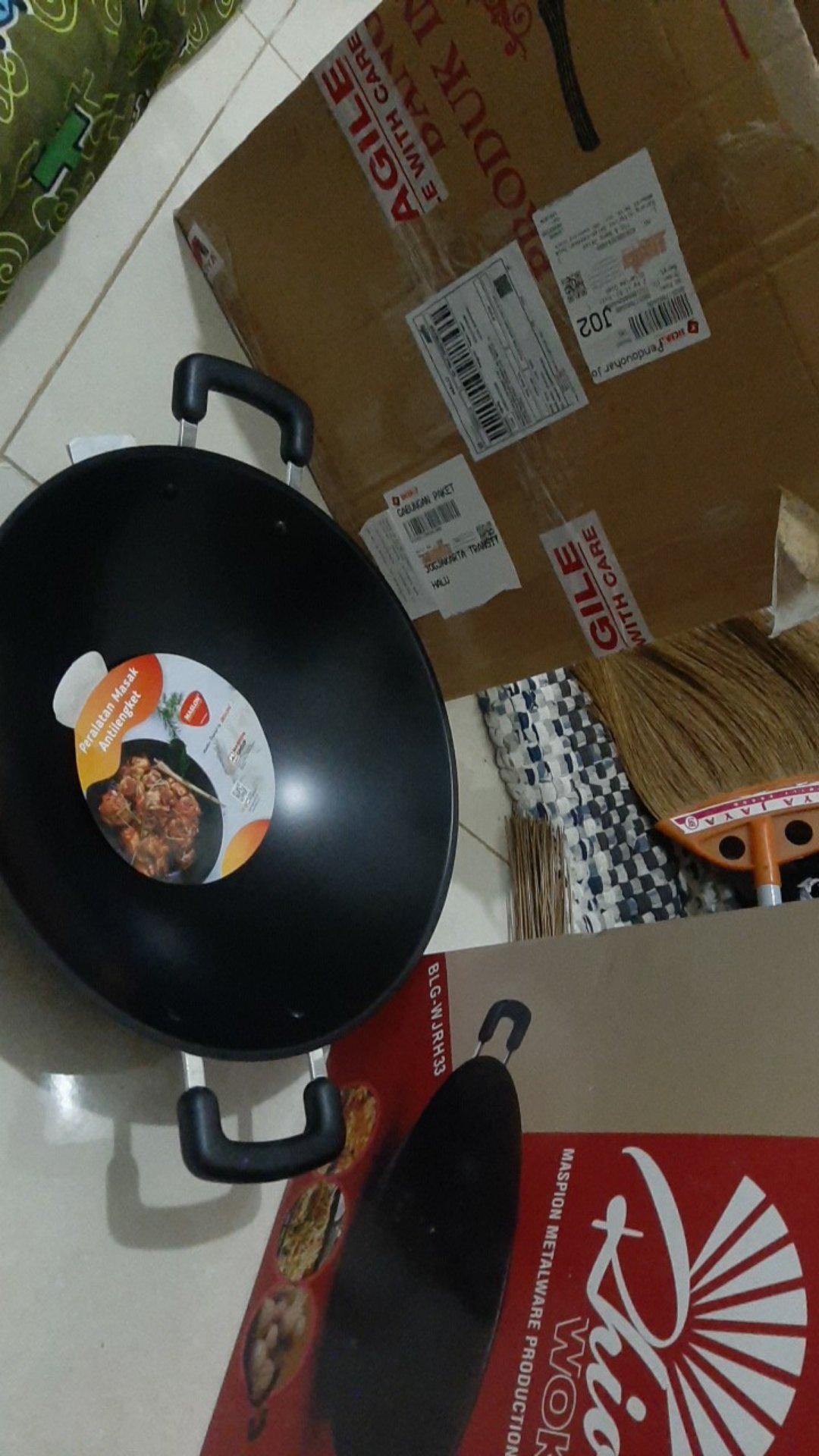 Maspion Wajan/wok Anti Lengket 33 Cm - Rhio Wok Non Stick