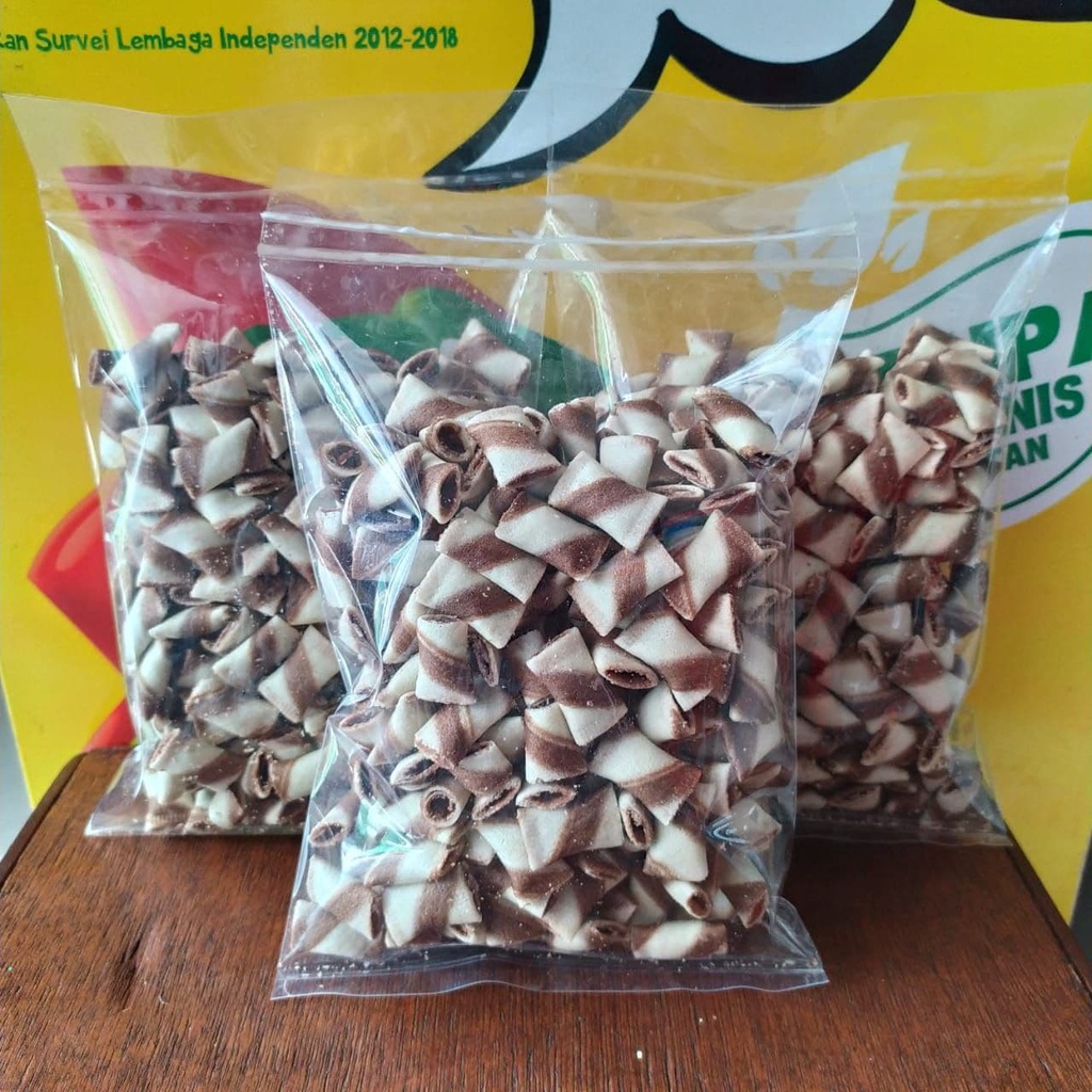 SNACK CAMILAN ASTOR BARCELONA BANTAL COKELAT STRAWBERRY PANDAN REPACK ORI MURAH