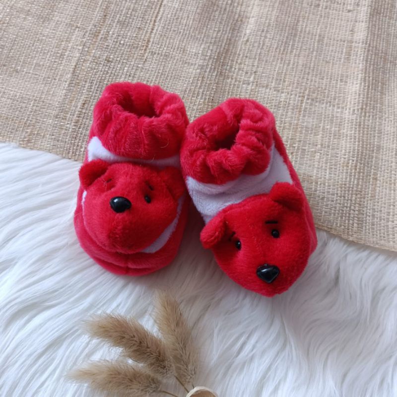 Sepatu bayi bulu the pooh 0-6 bulan