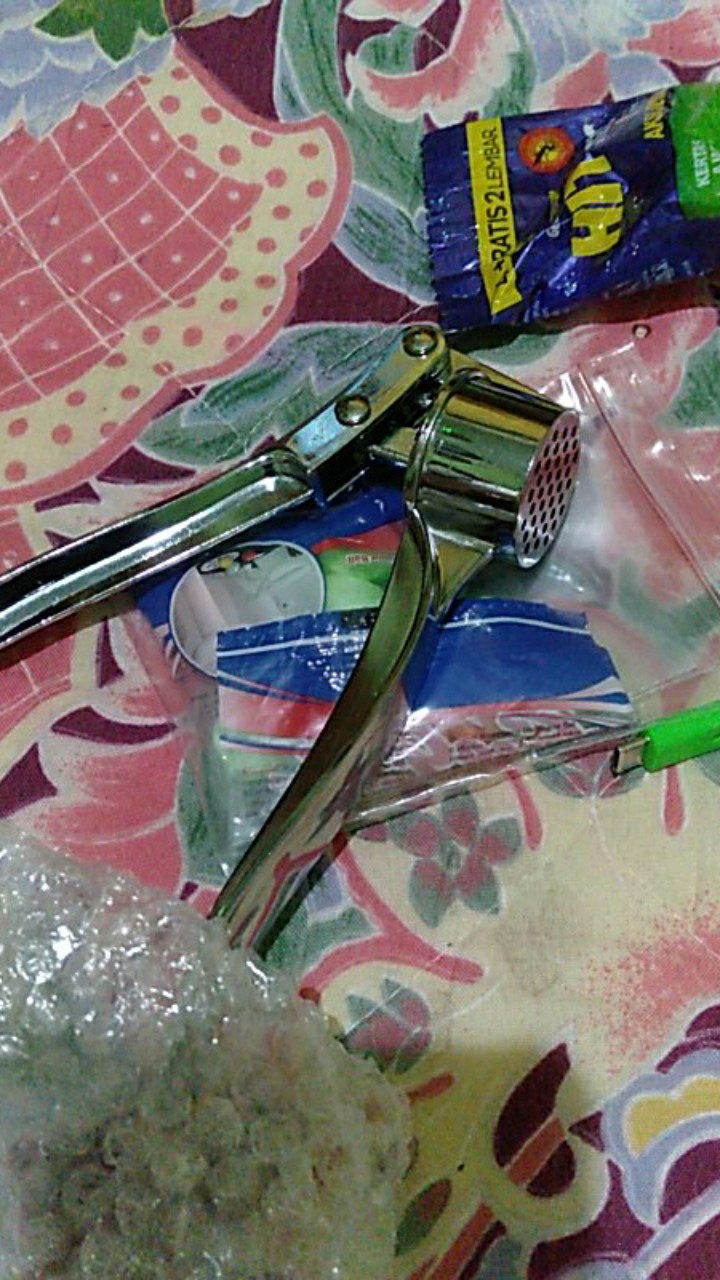 [159 Gram ] Alat Penghancur Bawang Stainless Steel Garlic Press