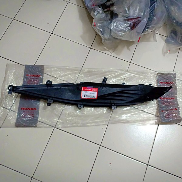 sparepart cover body side R sambungan body vario 110 fi remot K46 kanan original 83550-K46-N00ZA and