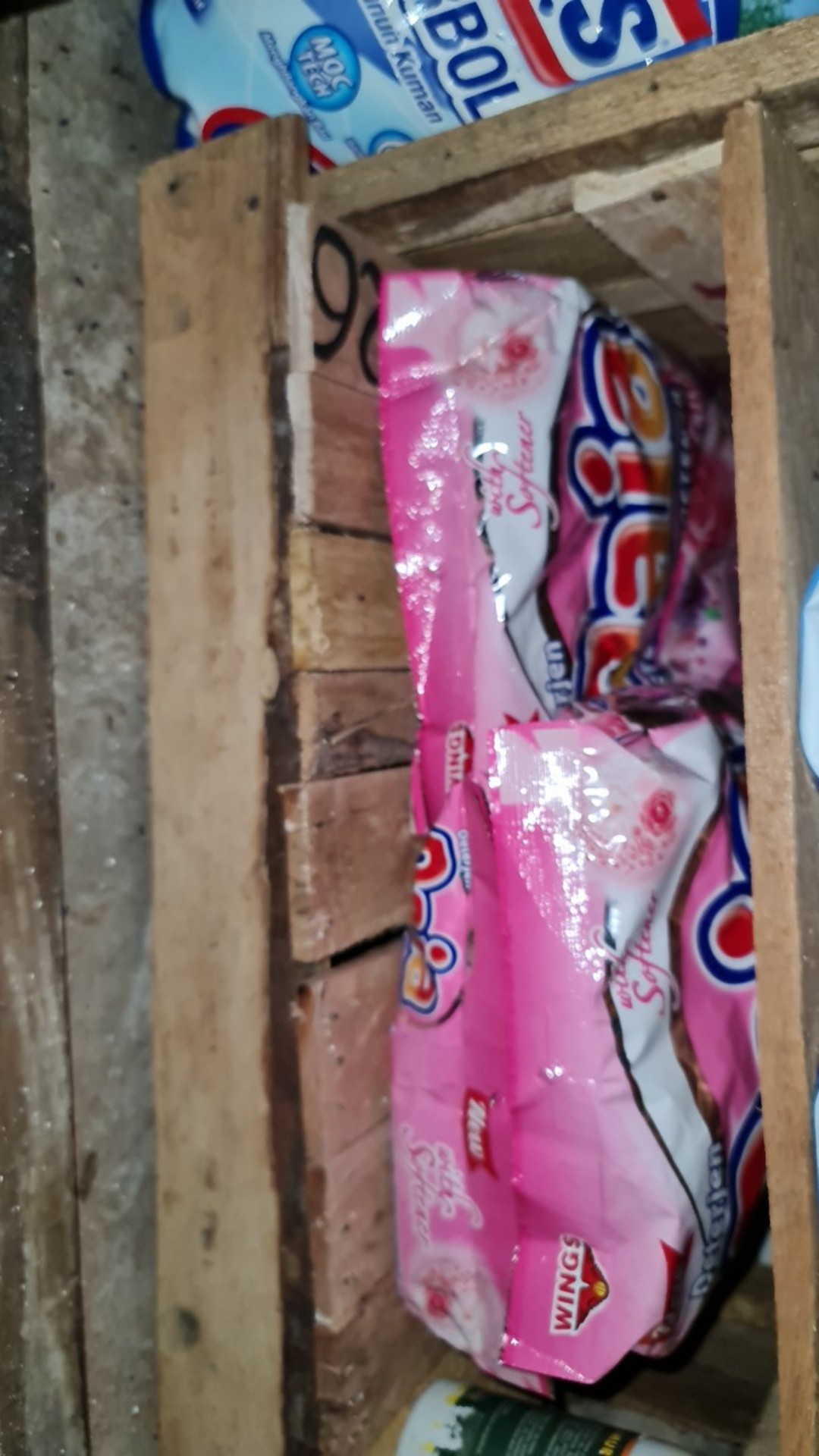 Daia Detergent Bubuk - Plus Softener  - 1800g / 1.8 Kg