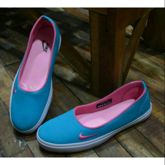 Slip on wanita nike