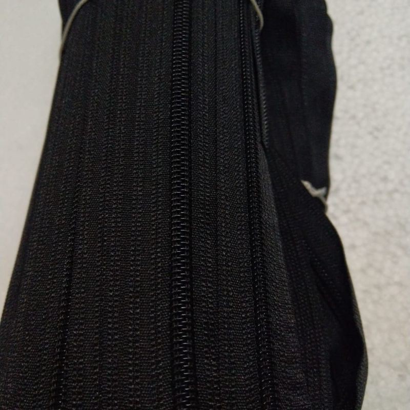

lanyard no.5 gigi coil plastik. warna hitam. 1 roll.