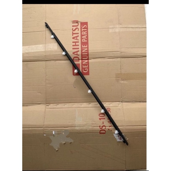 Pelipit Kaca Tengah Luar Avanza All New 2012 - 2018