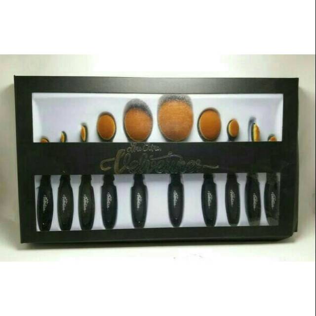 KUAS OUVAL SET FOUNDATION VELVETINES