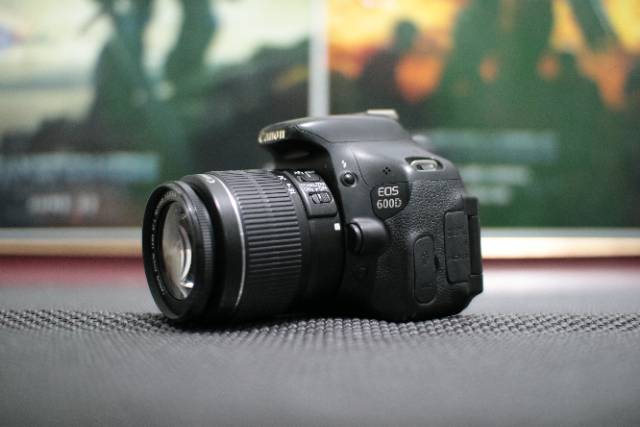 Canon eos 600d mulus layar lipat mulus bgt-6