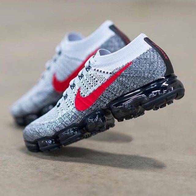 vapormax university red and blue