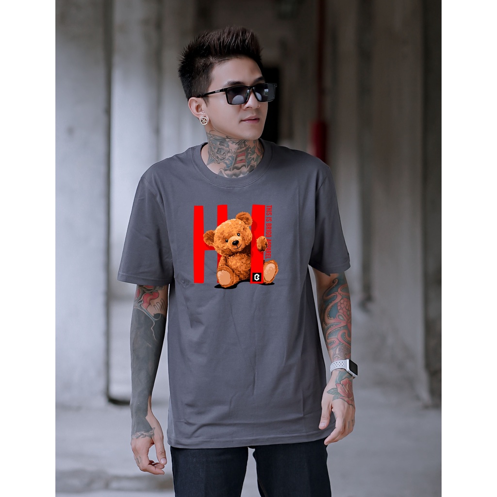 BRIGO Kaos Lengan Pendek Bear Hi II Kaos Distro BRIGO Beruang Hi II Kaos Katun Combed M-XL ( Pria &amp; Wanita )