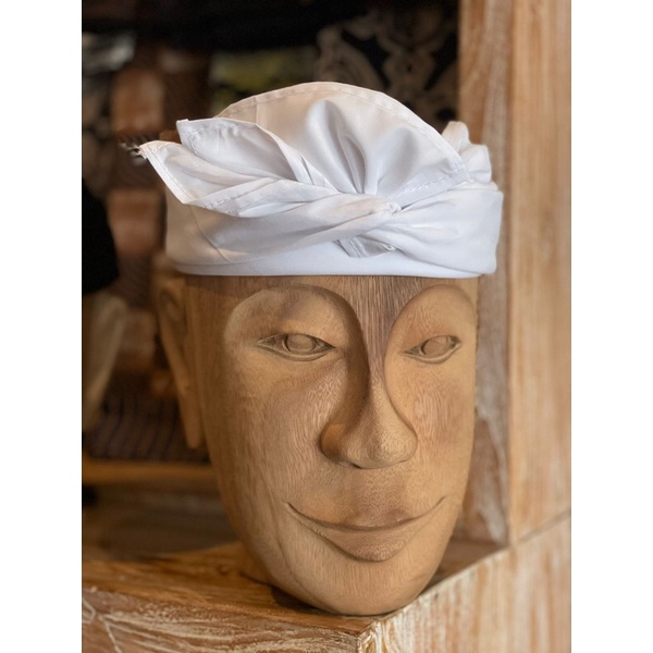 Udeng Putih Bungkulan Setengah Jadi