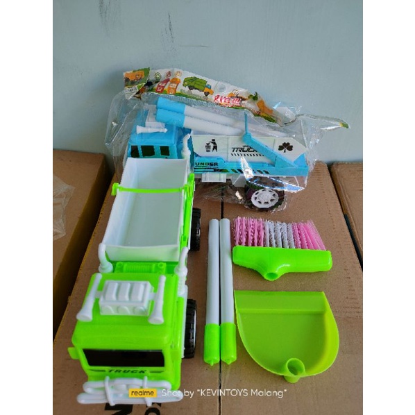 Mainan Mobil Truk Bak Sampah Jumbo dan Perlengkapan Kebersihan AK 18