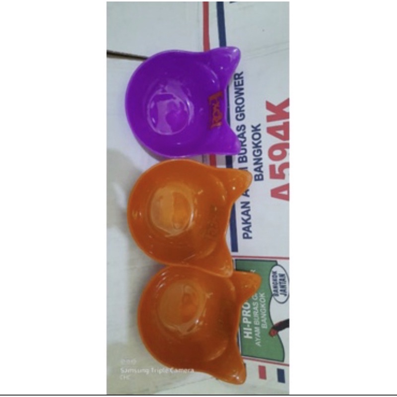 TEMPAT MAKANAN KUCING