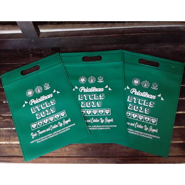 

GOODIEBAG / TOTEBAG / TAS SOUVENIR / TAS SEMINAR CUSTOM BAHAN SPUNBOND
