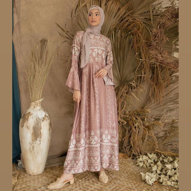 Kambera dress wearing klamby preloved