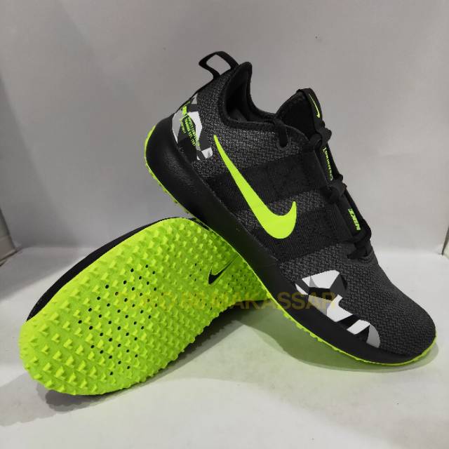 nike varsity compete tr 2 ghost green
