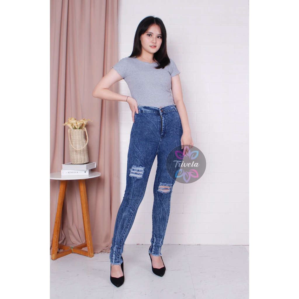 TRIVELA - HW Ripped Jeans / Hw Sobek Rawis