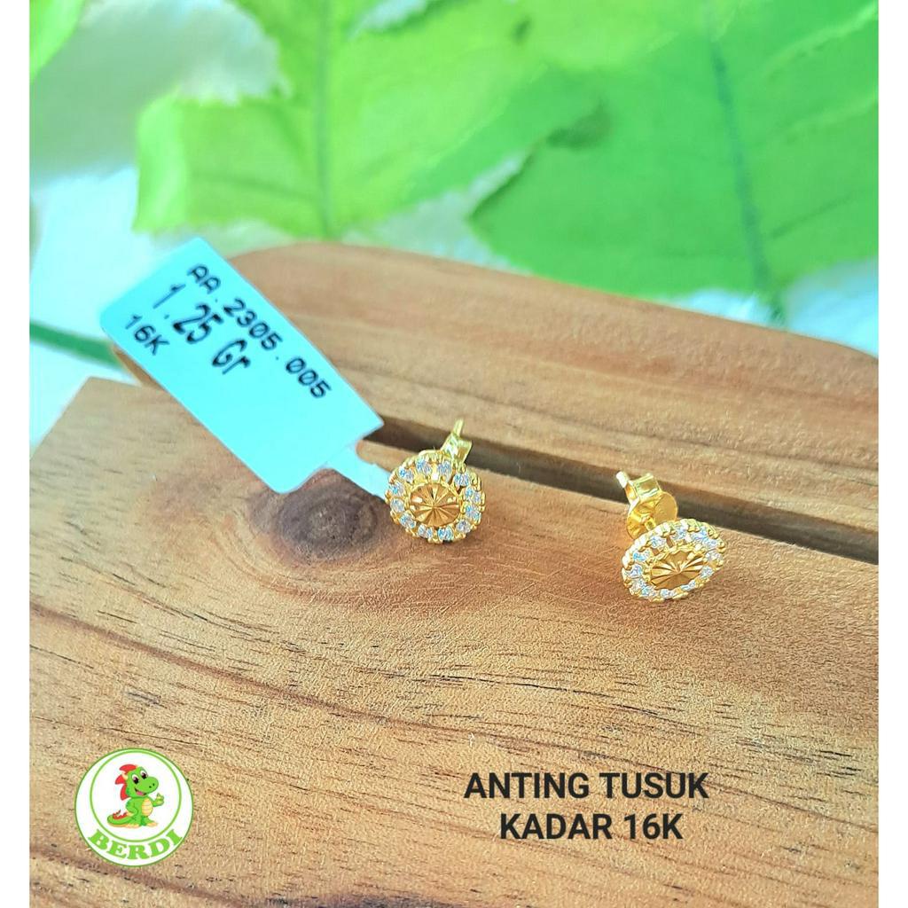 Anting tusuk ringan kadar 700 wanita dewasa