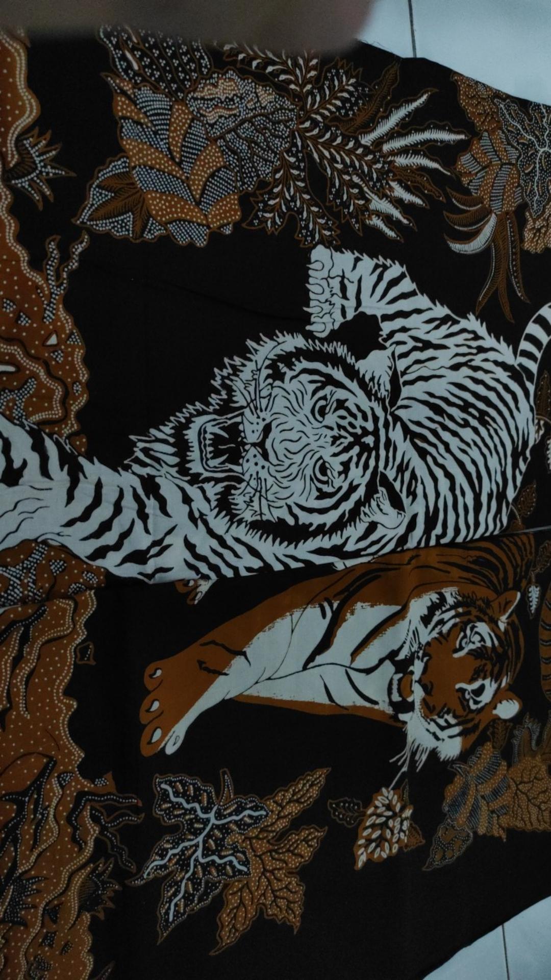 Kain Batik Solo Motif Harimau Putih