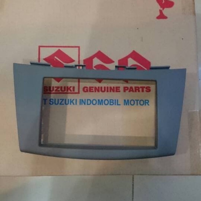 Panel frame HU tape mobil Suzuki Ertiga