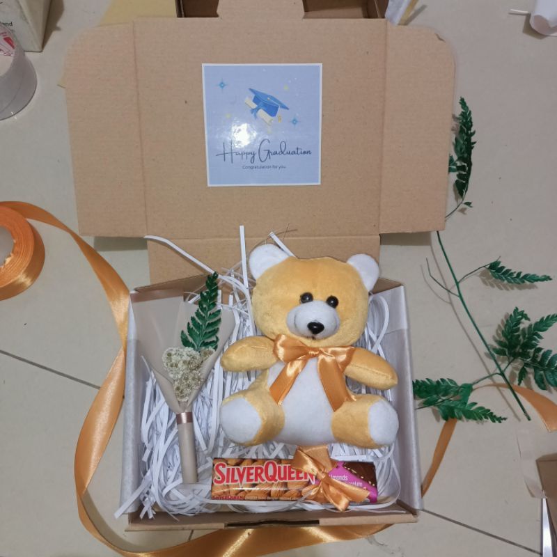 Special Gift Box Hampers Kado Cewek / Hampers Cewek Boneka Bear / Hampers Hijab Kado Ultah Wisuda Sidang Wedding Anniversary Birthday Coklat