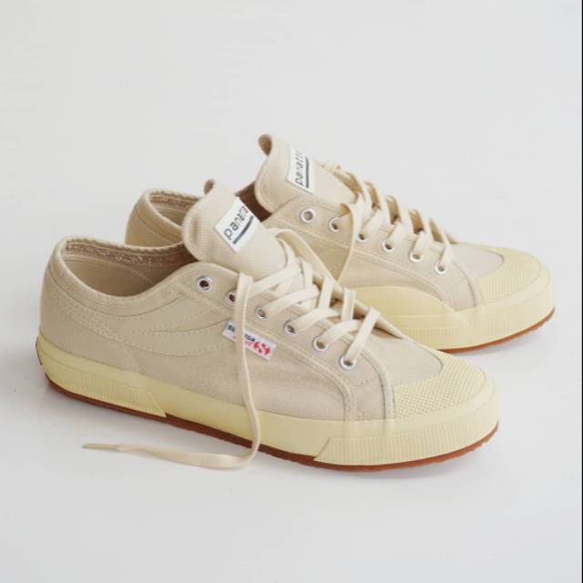 superga ecru 2750