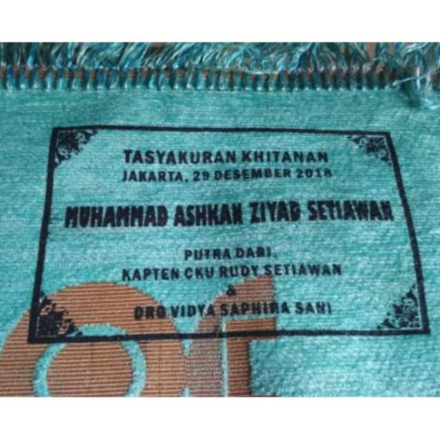 TAMBAHAN SABLON  NAMA PADA BALIK SAJADAH  UNTUK SOUVENIR 