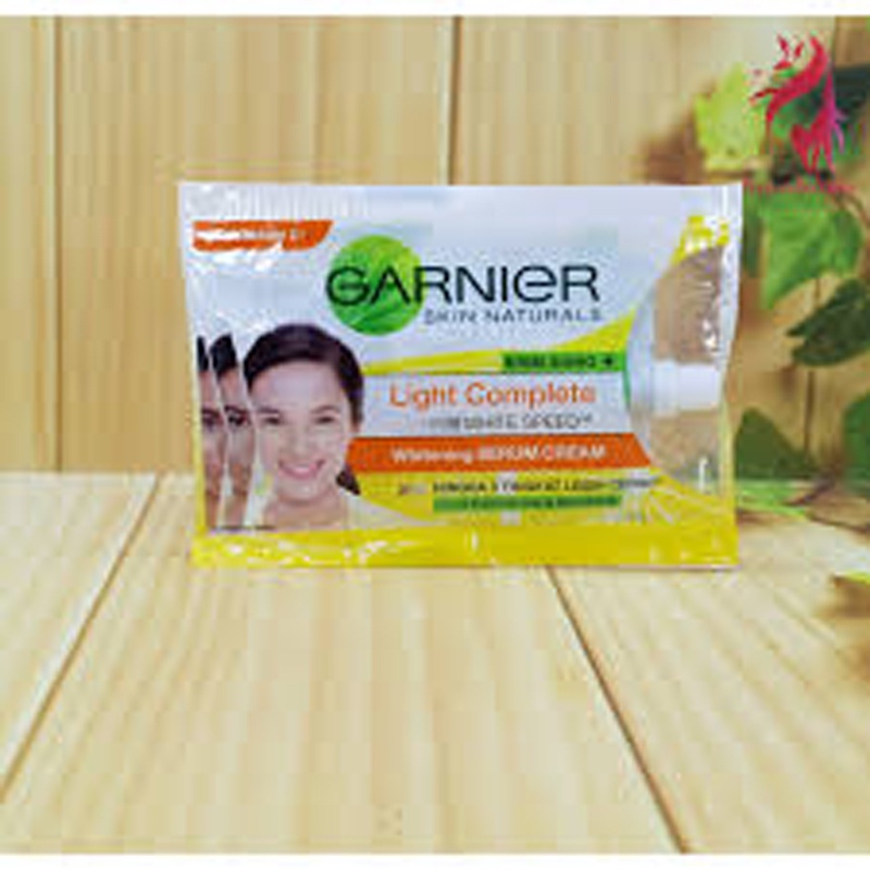 GARNIER SACHET LIGHT COMPLETE // GARNIER SAKURA CREAM PELEMBAB 7 ML