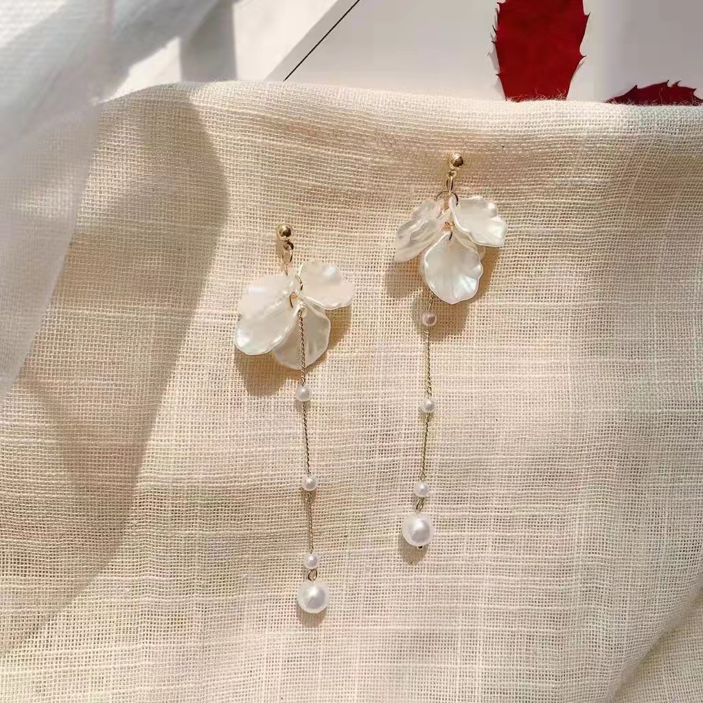 (Hello Girl)E03 Anting Wanita Korea Tusuk Model Juntai Bunga Mutiara Import-E03 Daun Mutiara