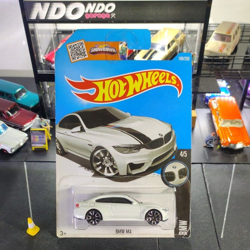 Hot Wheels BMW M4 White - 2016 BMW Series