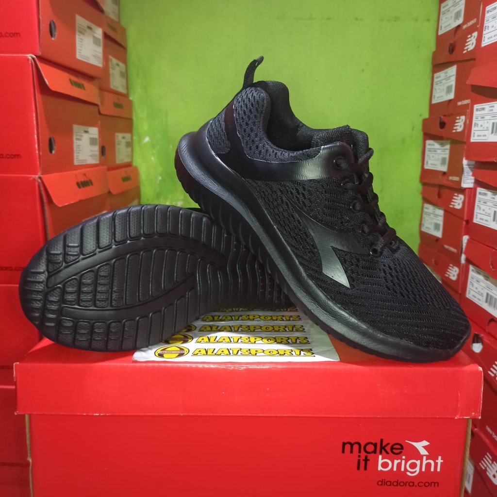 Diadora Full Black Series Sepatu Running Sneaker Pria Original Sale