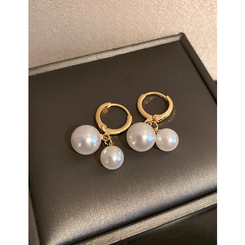 LRC Anting Tusuk Fashion Gold Color Large And Small Pearl W76447