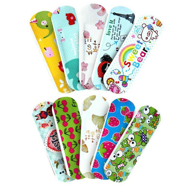 1box isi 25pcs Plesterin Kids, plester untuk anak-anak dengan warna dan motif lucu - Bahan PE yang lentur  - Berpori sehingga kulit tidak lembab - Ukuran plester 19 x 55mm - isi 25pcs/box ( motif campur ) - Latex Free