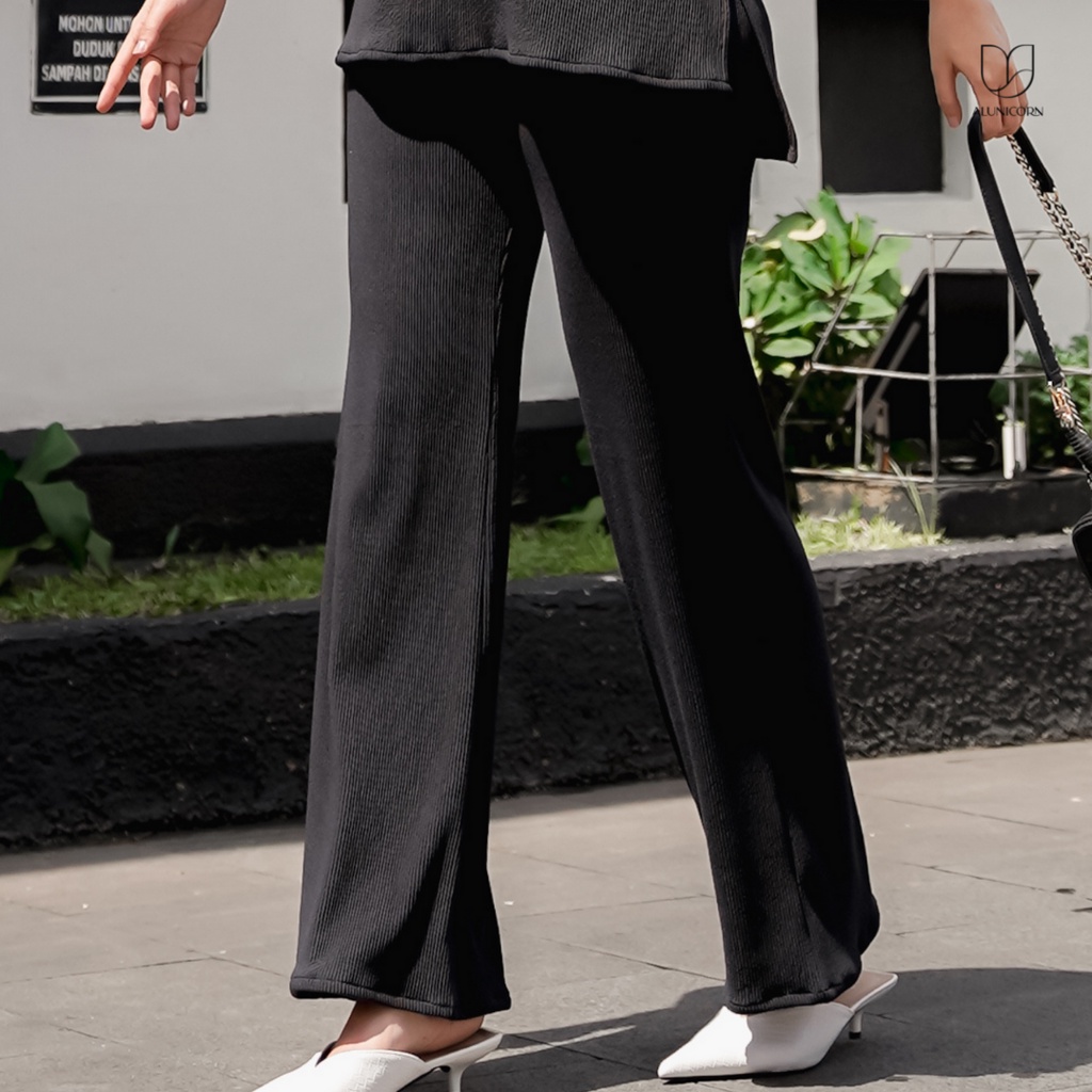 Alunicorn - Zaara Pleats -  Blouse Wanita - Pants Wanita-Pants Black