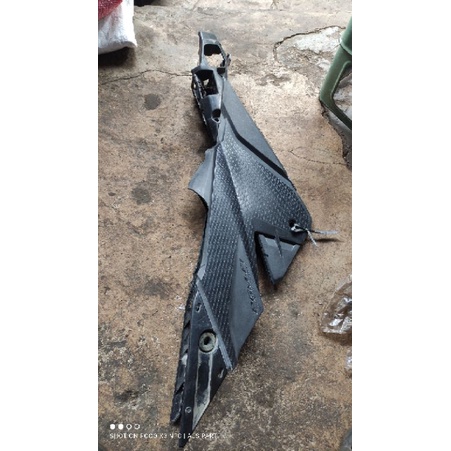 Tutup Aki / Cover Accu Sepasang Sambungan Body Tngah New CB 150r CB 150r Led Original Copotan Motor