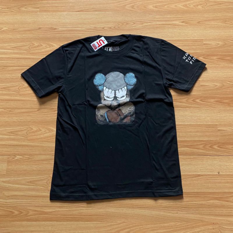 BAJU KAOS UNIQLO X KAWS TOKYO FIRST BLACK UNISEX