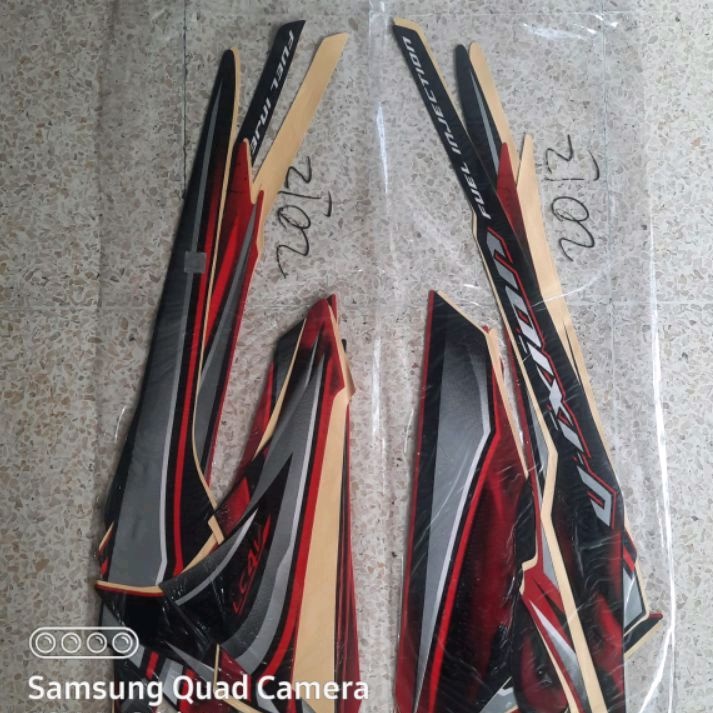 STRIPING STIKER VIXION LAMA TAHUN 2012 STIKER VIXION 2012 hitam-merah-putih