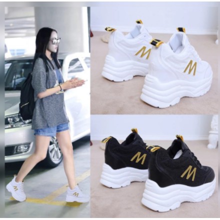 SEPATU SNEAKERS WANITA M DV 98