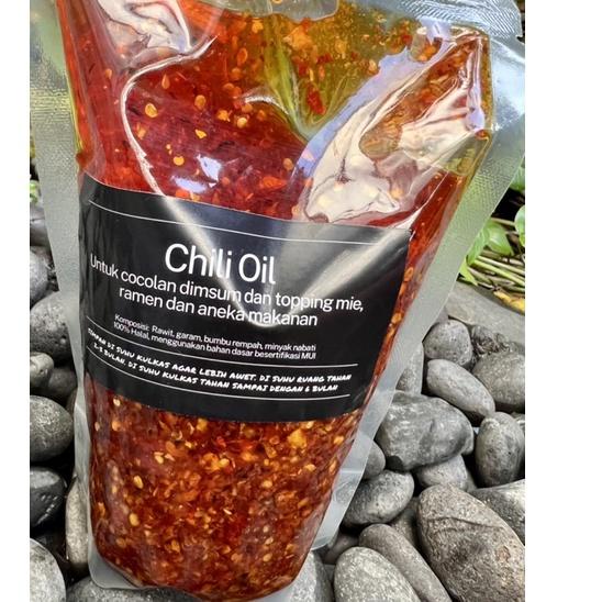 

Model Baru CHILI OIL 500 Gram Minyak Cabe Halal Hemat baso aci ramen dimsum mie goreng lamien